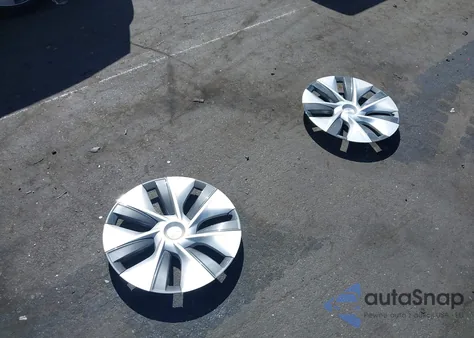 2023 Tesla Model Y Awd/Long Range Dual Motor All-Wheel Drive z USA, uszkodzony, nr VIN 7SAYGDEE8PF596824